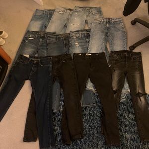 A lot of mens jeans, ranging in size and brand